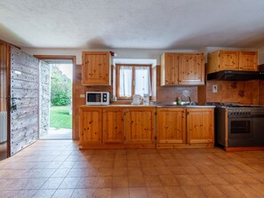 Fridge, microwave, oven, cookware/dishes/utensils