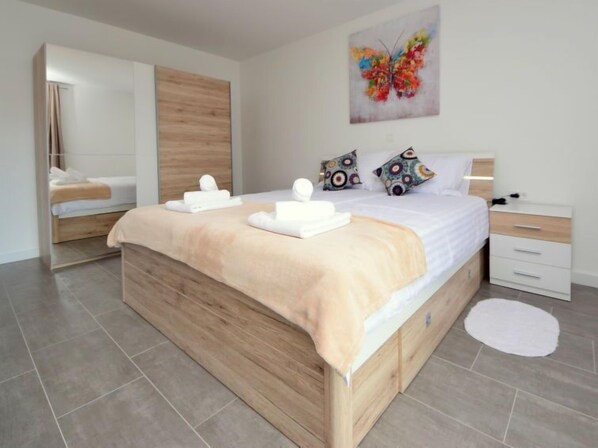 4 chambres, fer et planche à repasser, Wi-Fi