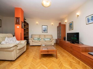 TV, DVD player - Apartment Matko by Interhome (Makarska)