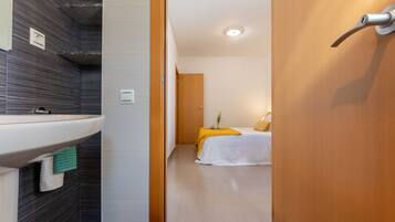 3 Schlafzimmer, Bügeleisen/Bügelbrett, kostenloses Internet