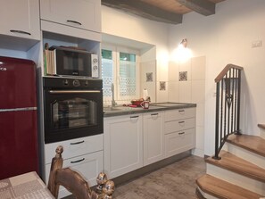 Kühlschrank, Mikrowelle, Ofen, Geschirrspüler