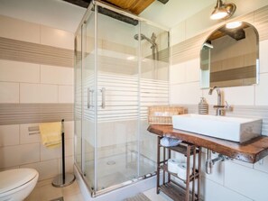 Secador de pelo y toallas