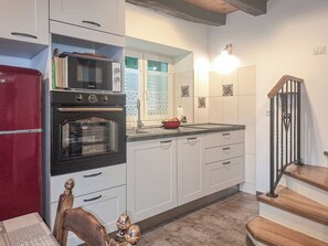 Kühlschrank, Mikrowelle, Ofen, Geschirrspüler