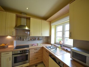 Kühlschrank, Mikrowelle, Ofen, Geschirrspüler