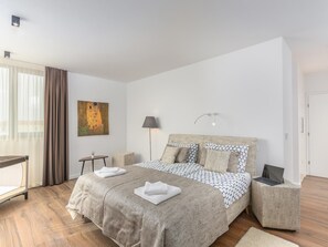 4 makuuhuonetta, internet