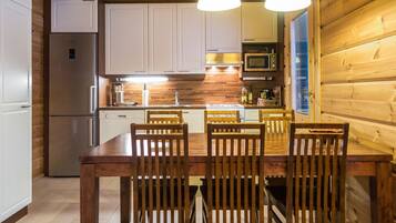 Fridge, microwave, dishwasher, cookware/dishes/utensils