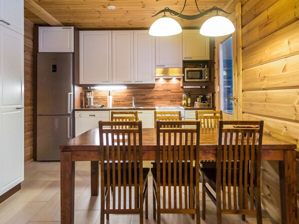 Fridge, microwave, dishwasher, cookware/dishes/utensils