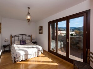 6 bedrooms, WiFi - can Oscar by Interhome (La Seu d'Urgell)
