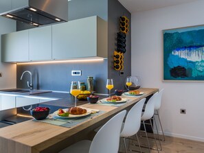 Refrigerador, microondas, horno y lavavajillas