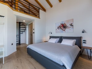 4 Schlafzimmer, Schreibtisch, WLAN