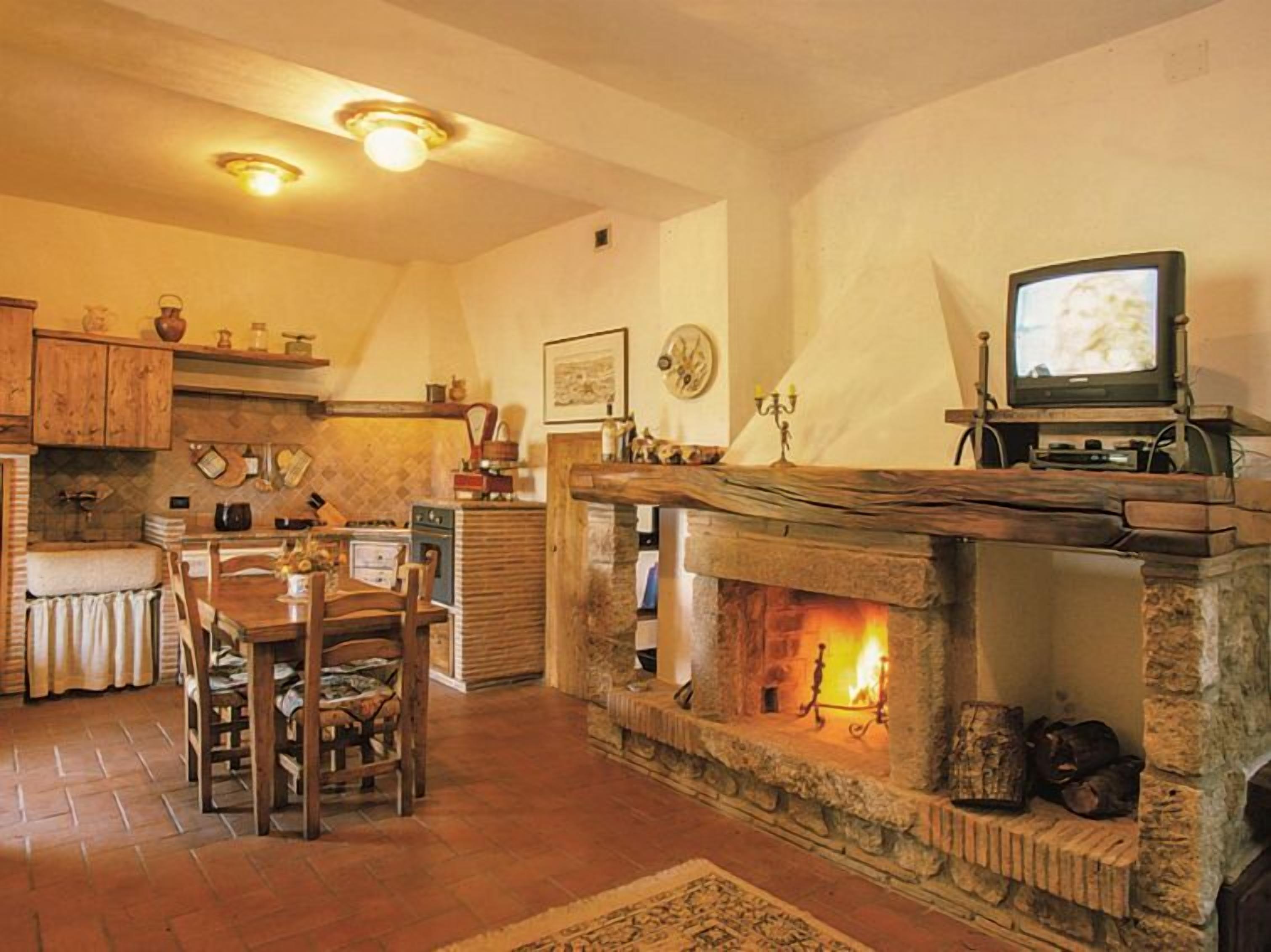 Fridge, oven, dishwasher, cookware/dishes/utensils