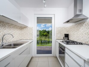Fridge, microwave, oven, dishwasher