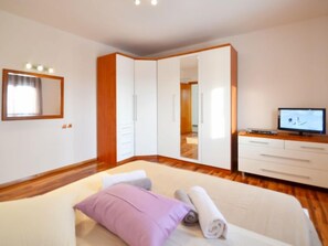 5 bedrooms, internet - Vacation home Frane by Interhome (Biograd na Moru)