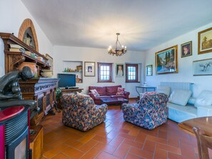 Télévision, cheminée