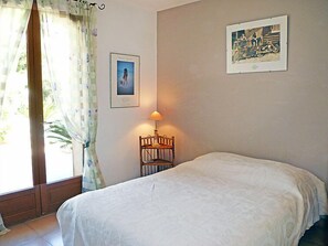 3 habitaciones, tabla de planchar con plancha y acceso a internet 