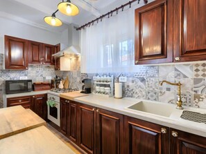 Réfrigérateur, micro-ondes, four