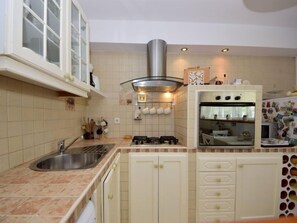 Fridge, microwave, oven, dishwasher - Villa Meri by Interhome (Trogir/Okrug Gornji)
