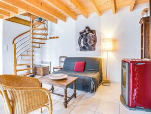 Télévision, cheminée, lecteur de DVD