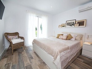 5 Schlafzimmer, Bügeleisen/Bügelbrett, WLAN