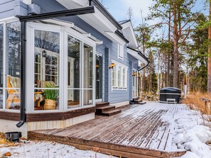 A house with large windows, a deck, and a sauna. - Vacation home Ojala by Interhome (Kuusamo)