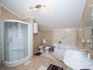 Sèche-cheveux, serviettes fournies