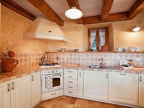 Refrigerador, horno, lavavajillas y periquera 