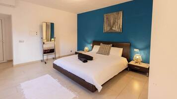 8 slaapkamers, een strijkplank/strijkijzer, gratis wifi, beddengoed