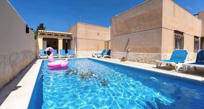 Roberto - Walk To Amenities / Pool / Wifi