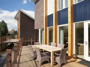 Outdoor dining - Krekt Oer 't Wetter by Interhome (UItwellingerga)