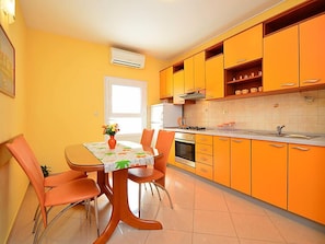 Fridge, oven, cookware/dishes/utensils, freezer