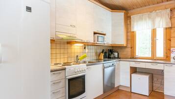 Fridge, microwave, dishwasher, cookware/dishes/utensils