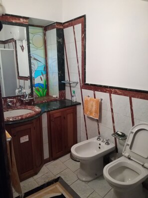 Gratis toiletartikler, hårtørrer
