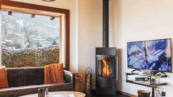 Télévision, cheminée