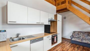 Kühlschrank, Mikrowelle, Ofen, Geschirrspüler