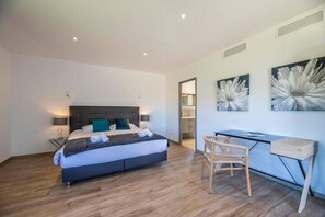 5 habitaciones, tabla de planchar con plancha, wifi y ropa de cama 