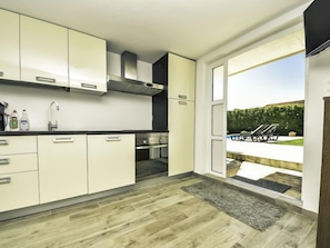 Frigorifero, microonde, forno, lavastoviglie