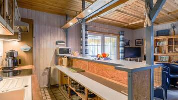 Kühlschrank, Mikrowelle, Ofen, Hochstuhl