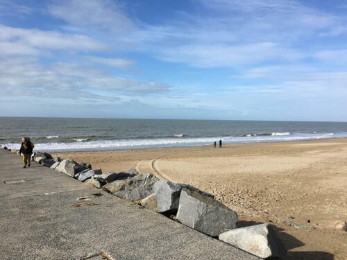 Maison confortable avec terrasse et vélos près de la plage