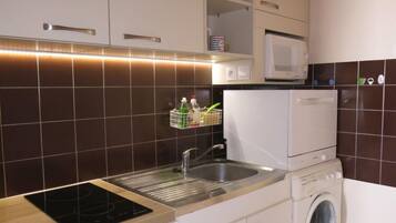 Réfrigérateur, micro-ondes, four, lave-vaisselle