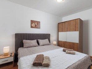 2 bedrooms, free Internet