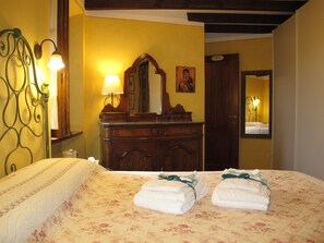 2 chambres, fer et planche à repasser, Internet gratuit