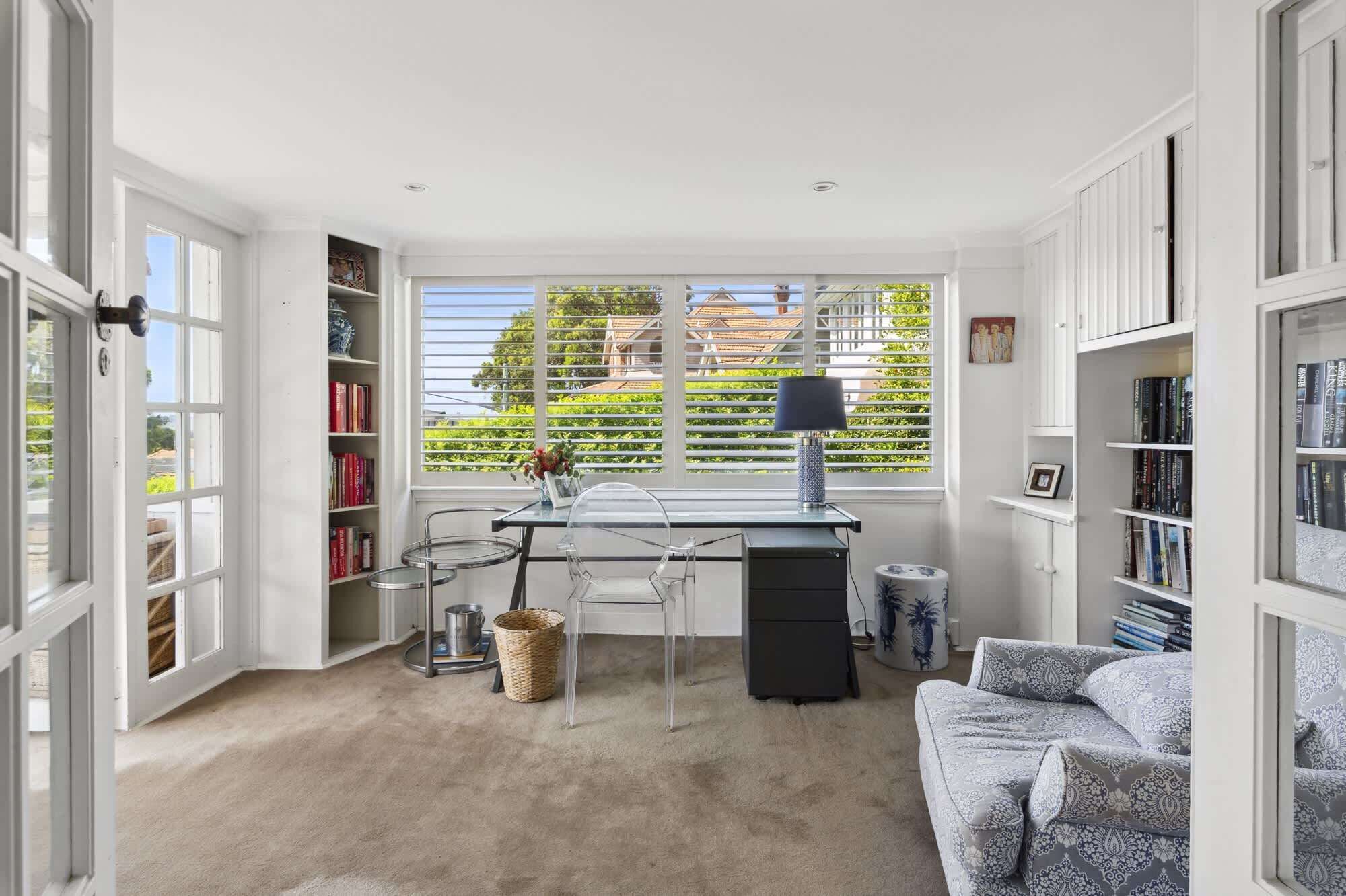 TV, fireplace, offices