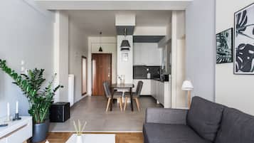 Apartment | Living area | 43-inch flat-screen TV with satellite channels, Smart TV, Netflix