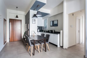Apartamento | Área de estar | TV de tela plana 43 polegadas com canais via satélite, smart TV, Netflix