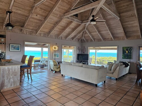 Coconut Beach House: Oceanfront, Beach, Dock, Views, Secluded, Reefs, Generator