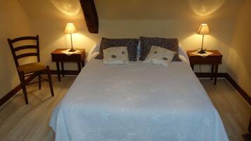 2 Schlafzimmer, Bügeleisen/Bügelbrett