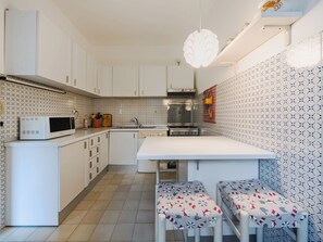 Fridge, microwave, oven, cookware/dishes/utensils