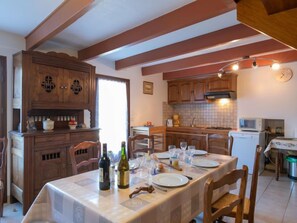 Kühlschrank, Ofen, Geschirrspüler, Hochstuhl