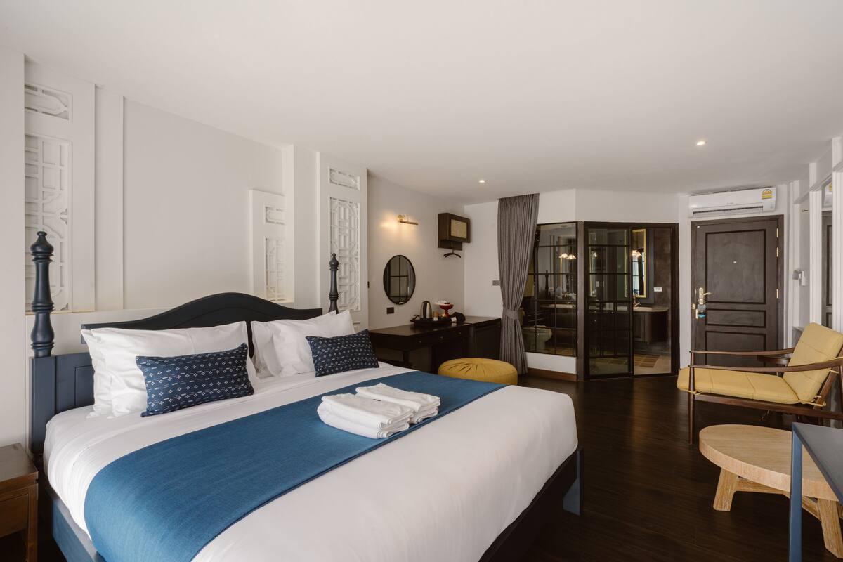 Cortinas blackout, wifi gratis y ropa de cama 