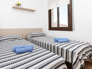 2 chambres, fer et planche à repasser, Internet gratuit